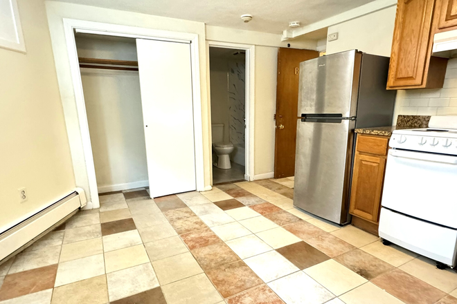Kitchen - Studio in Great Location! Available 9/1/25! Apartments