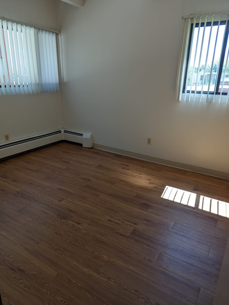 available room - Newton court. Close to campus. 2300 Arapahoe ave Apartments