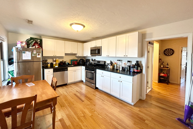 Kitchen - Spacious 3 Bed 1 Bath on Dorchester Ave Apartments