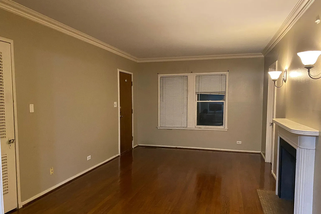 This is the living room and it is furnished. - Shared Apartment 3 min from campus