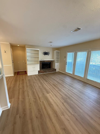 Living Room - Tuxworth Spring Condominiums 2Bed/1Bath, Close to Emory and VA