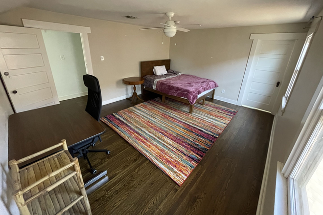 1300$ Bedroom - Private Rooms For Rent (Utilities + Internet Included) House