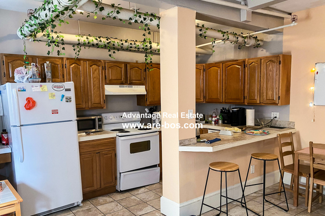 Kitchen - NO FEE!!! ROOM FOR RENT IN RENOVATED OFF CAMPUS HOUSING!! 2 BATHS, HUGE BEDROOMS!