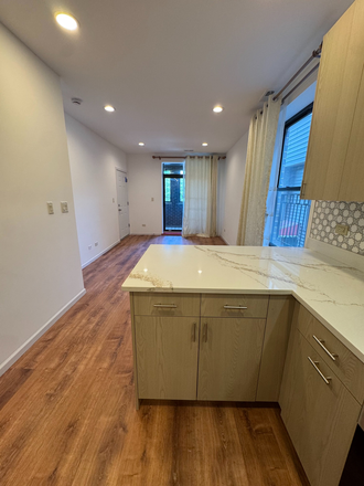 Kitchen - 2739 South Shields Avenue, 3 Beds/2 Baths, 4 Min Drive/20min Walk from Campus Apartments