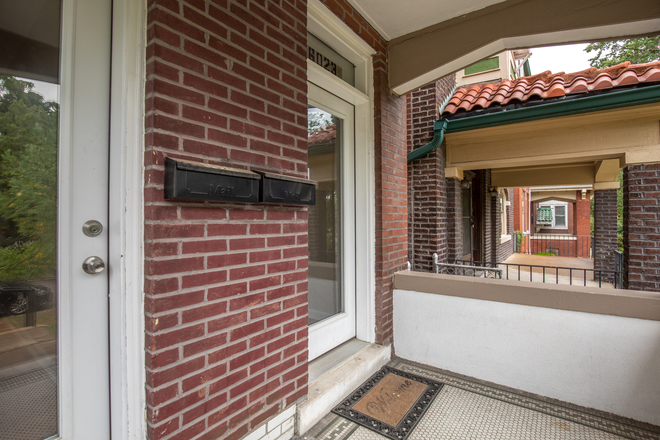 Building Front - 6025 Kingsbury Ave, St. Louis, MO 63112 Duplex