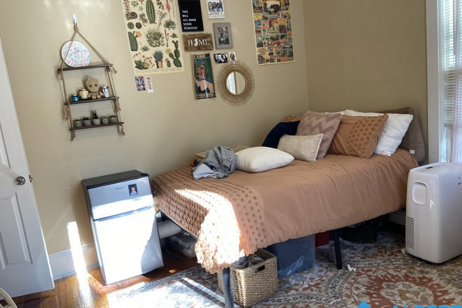 Bedroom - LAUNDRY IN-UNIT for this HUGE 5Bed/2Bath on the Top Floor! Apartments