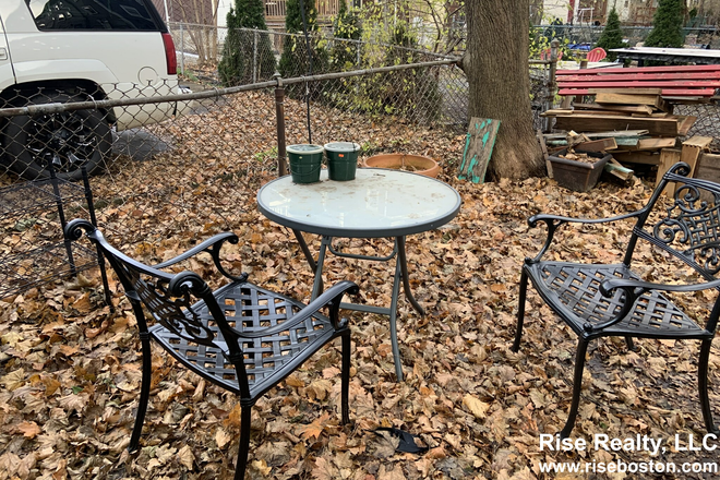 backyard - **4 BED/1 BATH ON HILLSIDE AVAILABLE FOR 9/1** Apartments