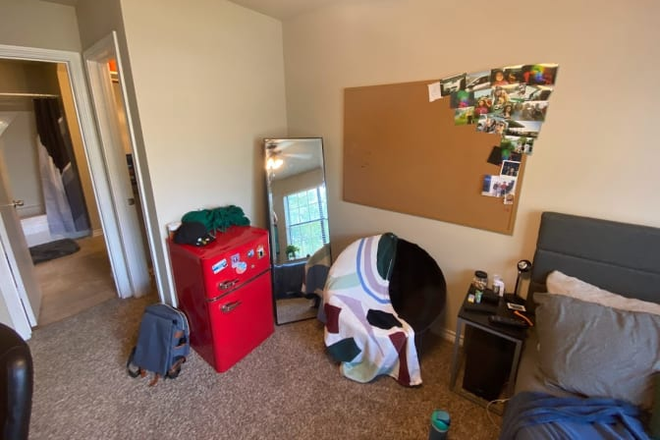 Bedroom - $514 Duplex Spring Sublet Rental