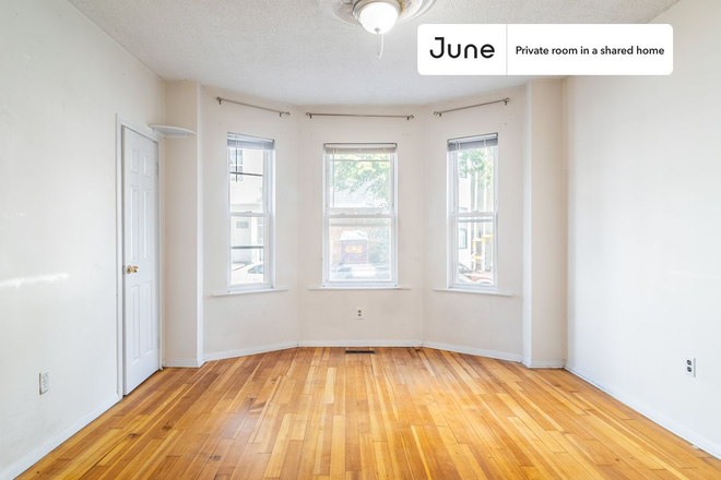  - Private bedroom in 2 bed/1 bath Home
