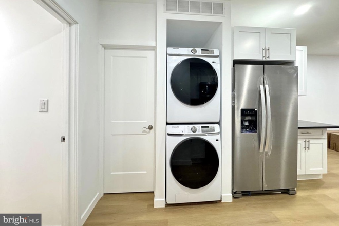 In unit WD - Newly renovated 6b/4b w/all new appliances, AC, and in-unit WD steps from campus House