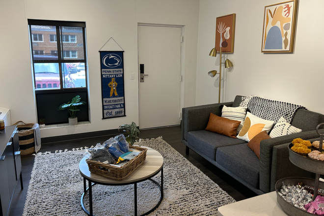 Living Room - Alexander Court at The Canyon Apartments