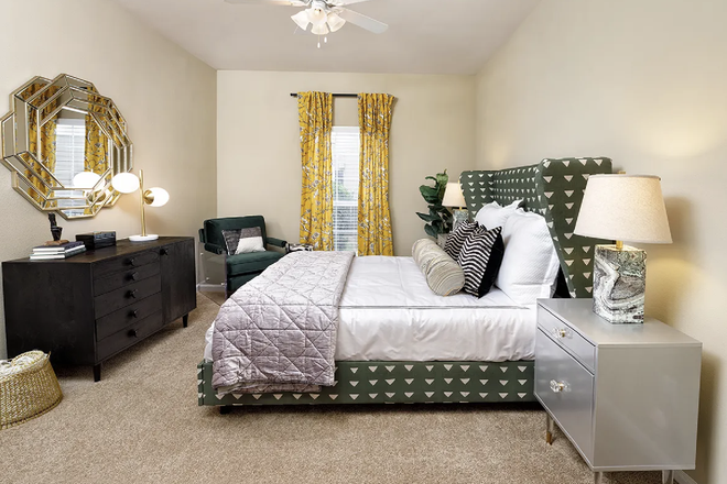 Bedroom - Lake Facing apartment - 3 mins from Duke West Campus