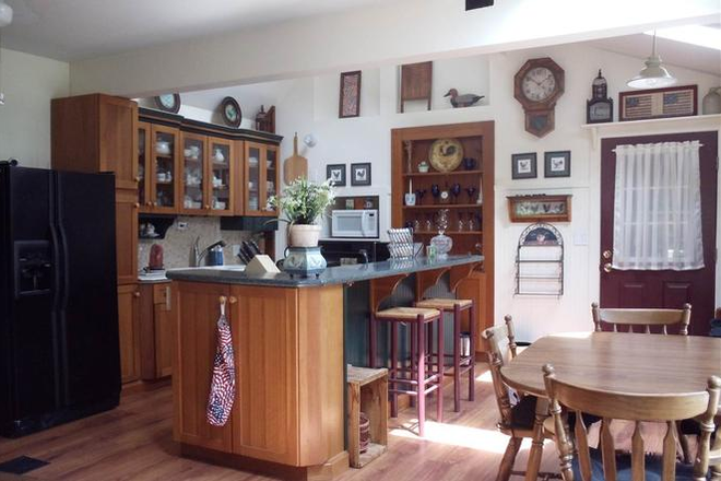 Kitchen dining area - House Share with Home Owner  East Bethel Quiet Dead End Road off Rt 14  Large Upstairs Bedroom  Priv