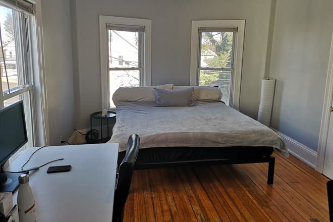 Bedroom - Lovely and Bright Furnished Apartment Sublet near HBS and SEC