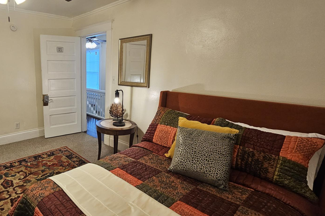 Upstairs Suite 202 - Furnished Suites 4Bedrm/1Bath Shared Home, Close to ODU & EVMS, Driveway or Street Parking