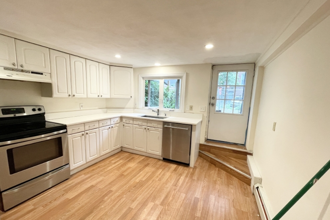 x - Renovated 4 Bed | Pet Friendly | 9/1 Apartments