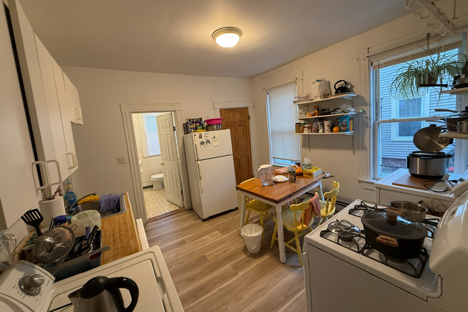 Kitchen - 3 Bed 2 Bath, With In unit Laundry