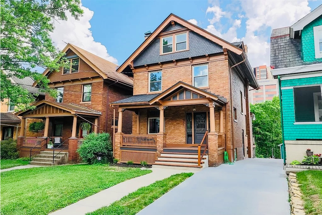 New roof. Gutters in good shape. - ROOM Available (Furnished or Unfurnished Option) in Gaslight Clifton. PHD/Grad student roommates House