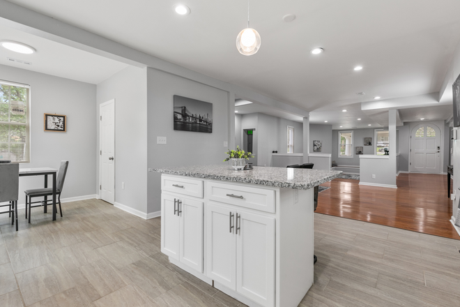 Kitchen - Luxury Stay in Baltimore Maryland House