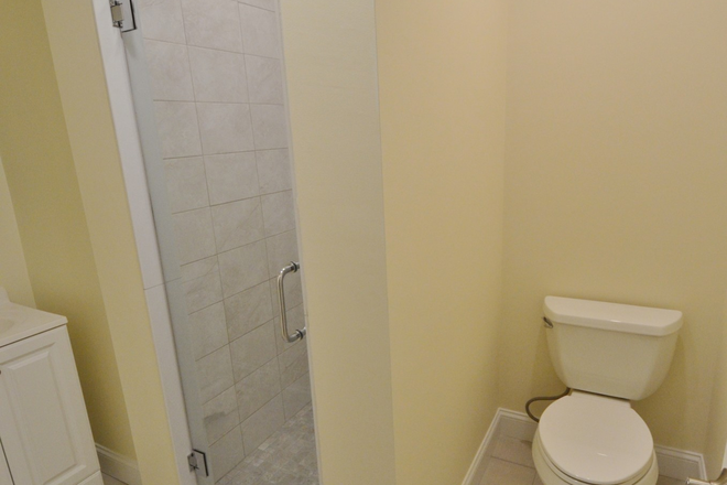 Contact Amanda - Gorgeous brand new 4 bedroom!! Apartments