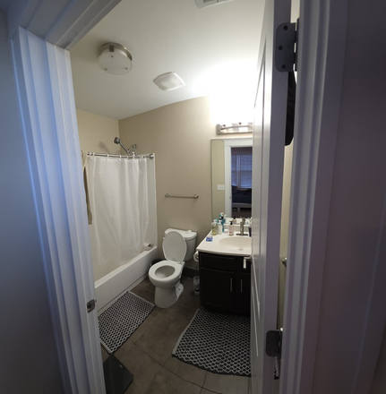 Bathroom - Spacious Apartment in Delmar Loop