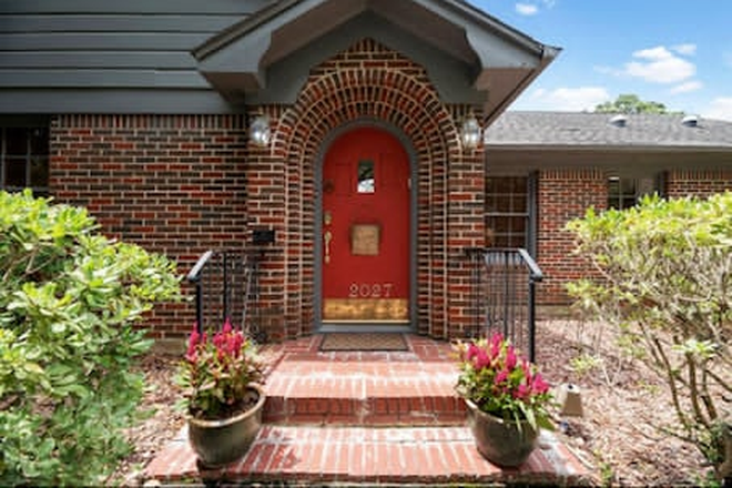 Single Family - Close to Medical/Rice. Furnished, includes utilities, free parking in safe area House