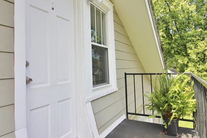 Entrance - 1 Bedroom in a 3Bed 1Bath unit 10 min walk from campus
