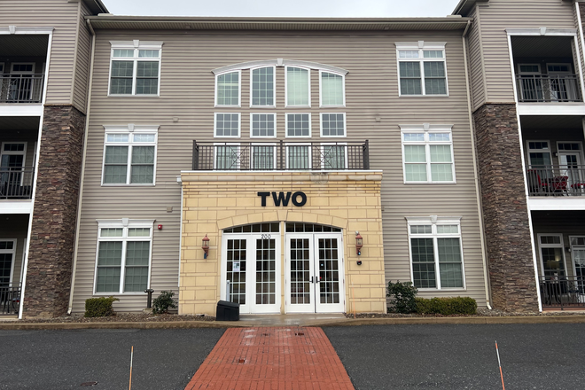 Building entrance - Private bedroom and private bath in Luxury Condo