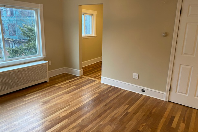 Small den/office - Walking Distance to Harvard, Great Location, Restaurants, Grocery Stores and Transportation Close By Apartments