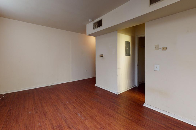 living area - 419-29 S. 48th Street - Studio Apartment w/ Central Air/Heating...