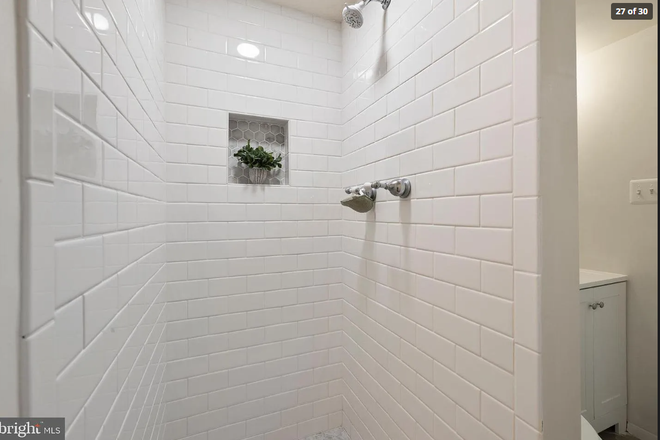 Bathroom - Berwyn House Apartment Walk to Campus