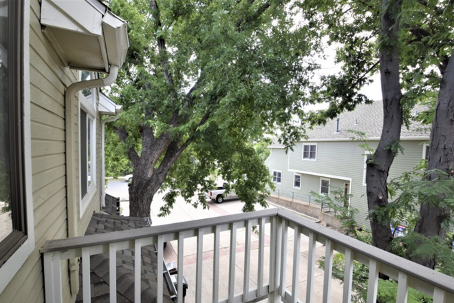 Private balcony - One bedroom in Goss Grove Area Townhome