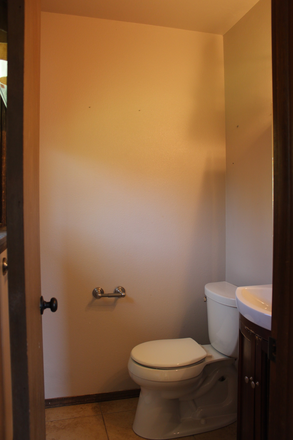 Half Bath - Spring sublet available in Table Mesa! House