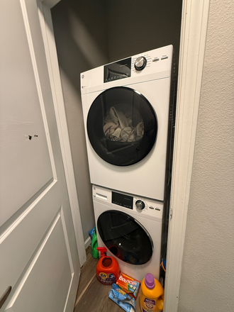 laundry room - The Aves at 12100