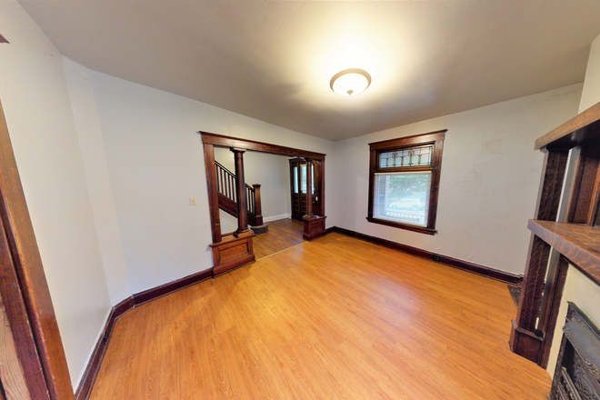 Interior- Living Room - 6 Bedroom Home in Clifton Neighborhood!