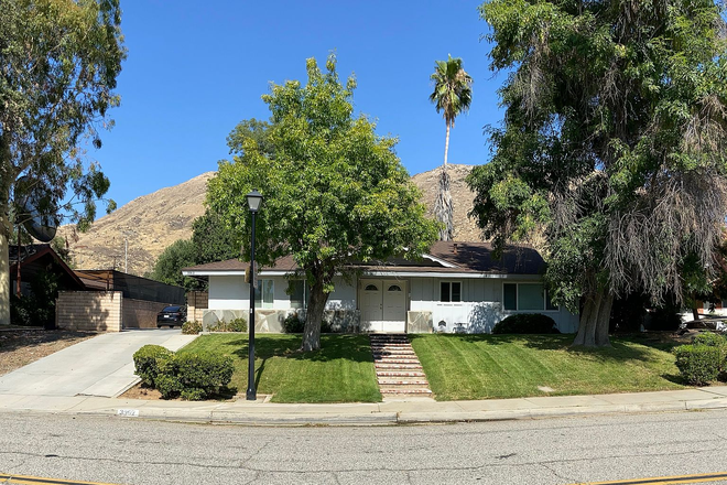 Front of house - Room available very close to UCR campus House