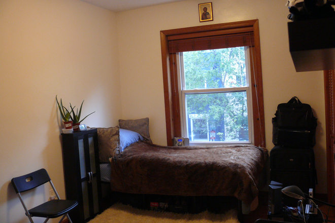 Twin bed - Dupont Circle Efficiency