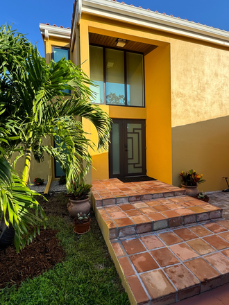 Front door - Beautifully Furnished Nature lovers Heaven!