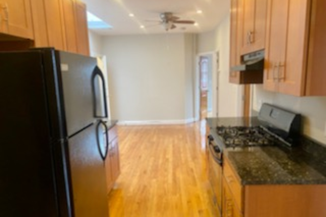 Call NOW for showings! 617-236-8600 - FLEET ST - *ONE OF THE FEW 4BR IN NORTH END!* W/ 2 BATHS, EXP BRICK, LNDRY IN BLDNG AVAIL *9/1/2026* Apartments