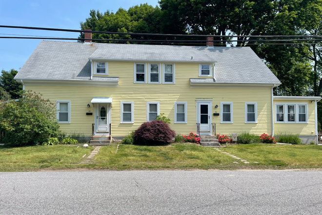 Exterior - 3 Bedroom Apartment in Duplex Available January 1