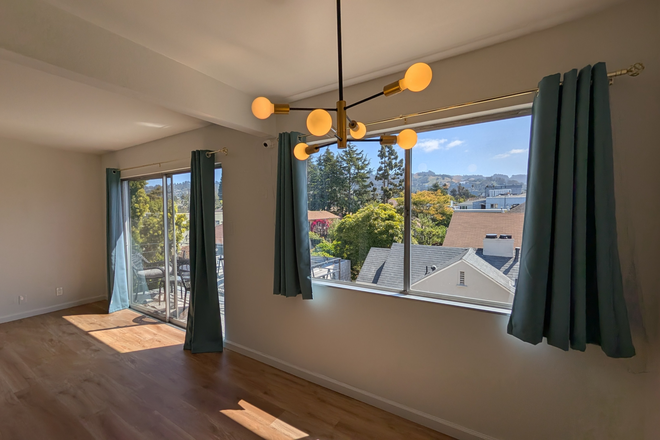 1 - Modern Top Floor Condo, Newly Remodeled -Upgraded kitchen and bathroom