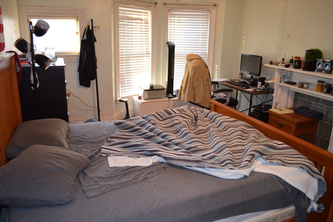 Bedroom - 4 Bed 2 Full Bath Apartments