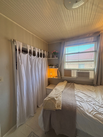 bedroom - House on the hill near campus