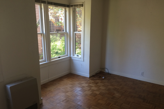 bedroom/living room - Studio apartment near UC