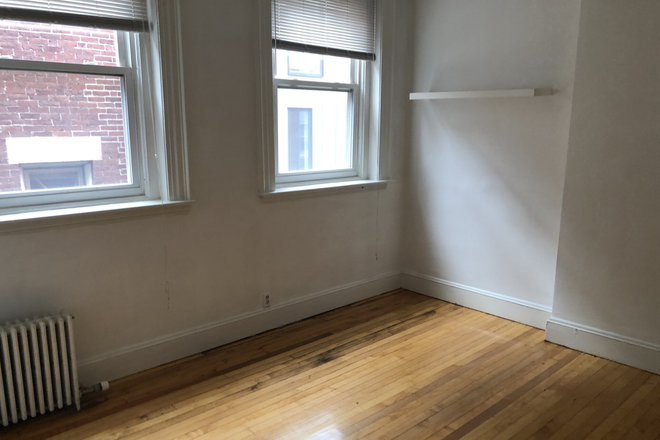 Bedroom - Park Dr 1 Bed Fenway Apartments