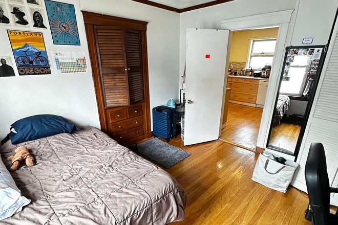 Bedroom #1 - 3 Bed 1 Bath on Raymond Street!! Parking Availabl! Apartments
