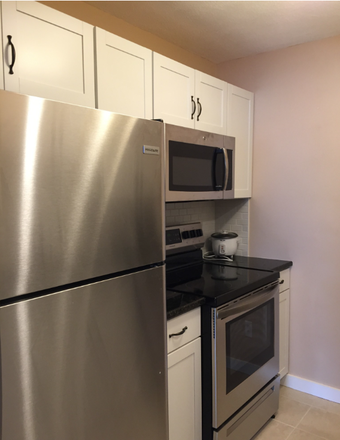 ... - MODERN 3 BED W/PARKING FOR RENT AND IN-UNIT LAUNDRY Condo