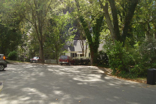 Outside view - UVA LOCATION/ ALL UTILITIES INCLUDED! Close shopping and Move in Ready and Available now.
