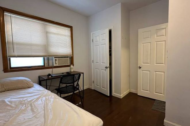 bedroom - 1 BR w Ensuite Private Bath in 3BR/3BA Townhome