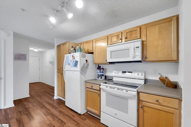Kitchen equipped with all appliances - Private Bed/Bath 2 miles to Clemson University Apartments